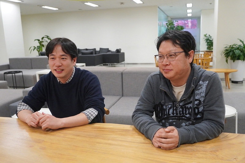 왼쪽부터 성정국 PD, 이장현 사업실장