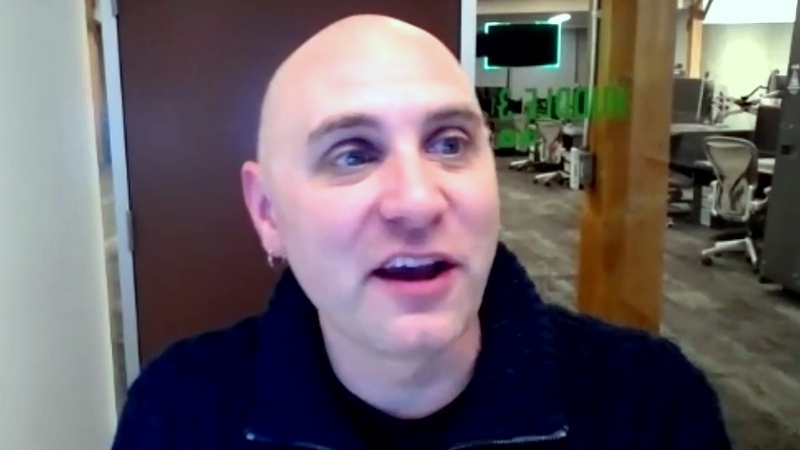 에이십신디게이트 스티브 마두레이라 '몰락한 왕' 디자인디렉터