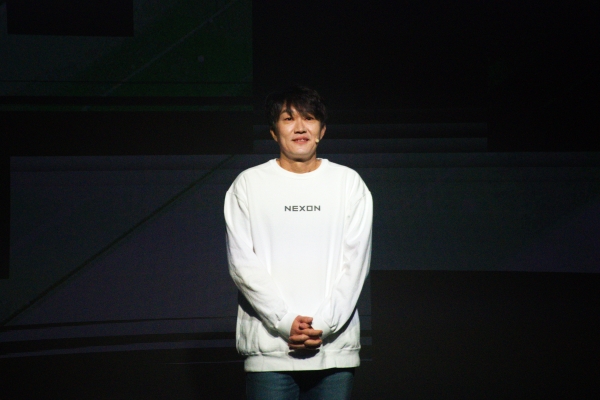 <사진> 넥슨 이정헌 대표가 2022 지스타 넥슨 부스 운영 계획 및 출품작에 대한 소개를 진행했다