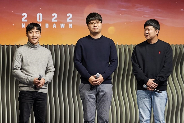 <사진> '던전앤파이터' 개발을 담당할 디렉터 3인방. 왼쪽부터 홍진혁 라이브 디렉터, 네오플 이원만 총괄 디렉터, 김윤희 콘텐츠 디렉터