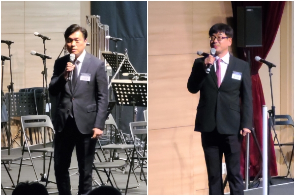 환영 인사를 하는 더불어민주당 조승래 의원(왼쪽)과 한국게임산업협회 강신철 협회장(오른쪽)