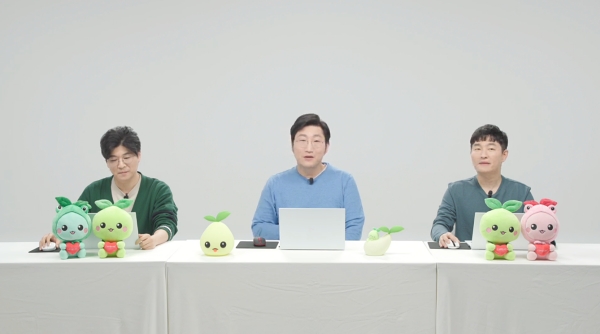 <사진> 왼쪽부터 스마일게이트RPG 김상복, 전재학, 이병탁 수석팀장