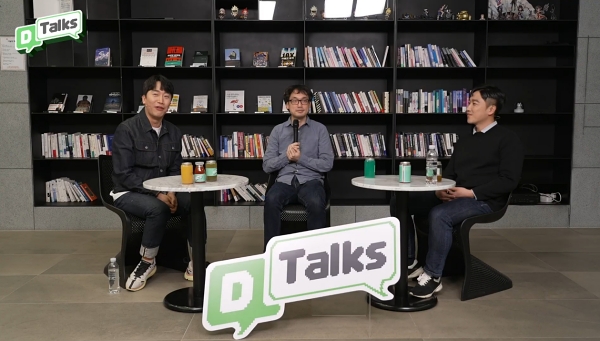 <사진> 네오플 김대수 개발자(가운데)는 계정 창고 골드 사용과 105레벨 커스텀 에픽 장비 편의성 개선 등을 준비 중이라고 했다