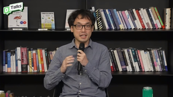 <사진> 네오플 김성수 편의성 개발자(출처=던파TV 유튜브)