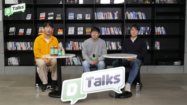 신규 콘텐츠를 소개한 네오플 김윤희 콘텐츠디렉터(가운데)와 홍진혁 라이브디렉터(오른쪽), 성승헌 캐스터(출처=던파TV 유튜브)