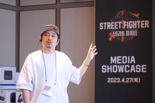 <사진> 캡콤 마츠모토 슈헤이 PD가 '스트리트 파이터6'의 주요 특징을 설명했다
