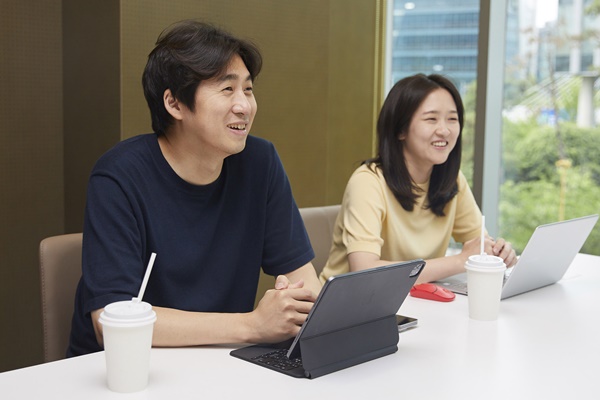 좌측부터 넥슨 박수용 부실장, 김태경 팀장