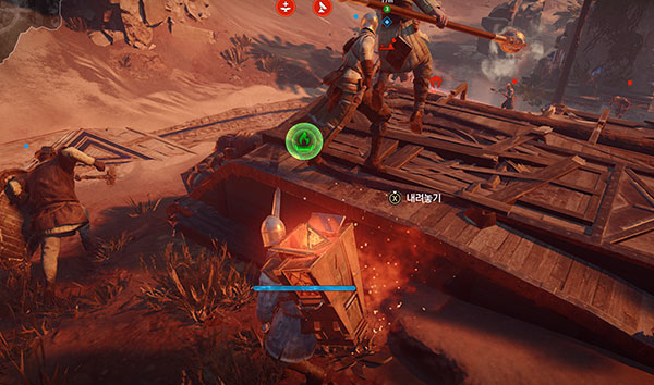 호송전(화라맵)에서 적이 밀고 오는 호송품을 향해 발화석을 매고 돌진한다