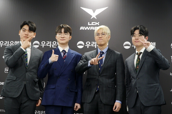 <사진> 왼쪽부터 '구마유시' 이민형, '페이커' 이상혁, '오너' 문현준', '제우스' 최우제