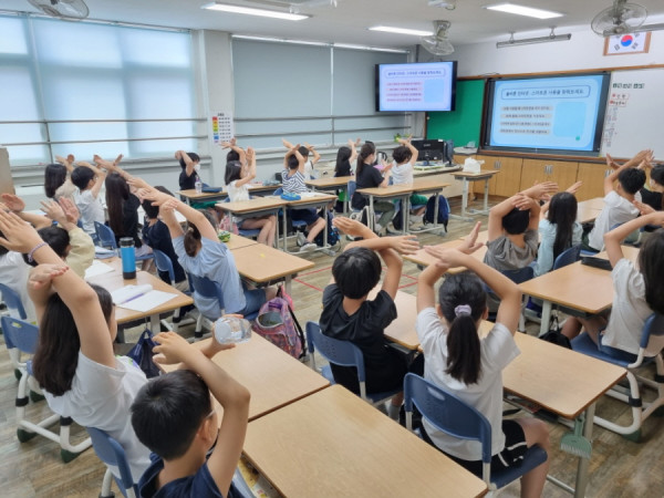 <사진> 웹젠, 2023년 청소년 대상 코딩 및 게임 과몰입 예방 교육 CSR 활동 마무리