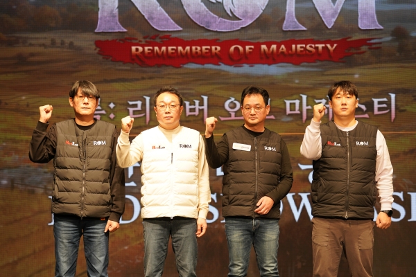 <사진> 왼쪽부터 레드랩게임즈 최광태 테크니컬 디렉터, 신현근 대표, 카카오게임즈 김상구 사업본부장, 정석우 비즈니스 디렉터