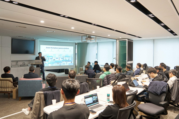 ▲ 하이브리드 워크플레이스 트렌드 발표 세션에 참석한 기업 고객