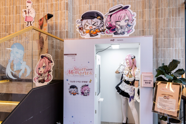 콜라보 테마 포토 부스 / 호요버스 제공