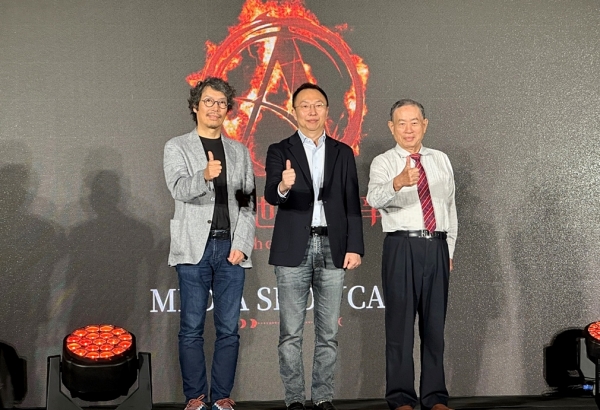 (좌측부터)송재경 엑스엘게임즈 CCO, 한상우 카카오게임즈 대표, 왕쥔보 소프트월드 회장