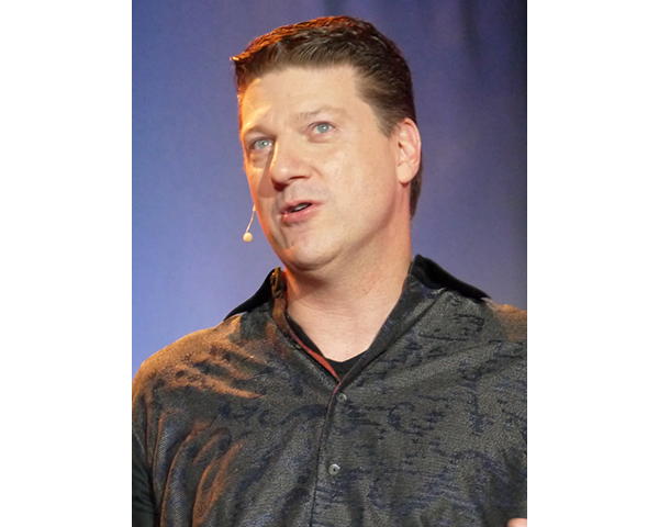 현재도 CEO로서 기어박스 엔터테인먼트를 이끄는 랜디 피치포드. 큰아버지는 카디니(Cardini)로 알려진 미국에서도 유명한 마술사로서, 그의 뜻을 이어받아 마술사가 되었다. 또한, 재정난에 허덕이던 캘리포니아주 할리우드의 아카데미 오브 매지컬 아츠를 인수하기도 했다(사진: 필자 촬영/2019년)