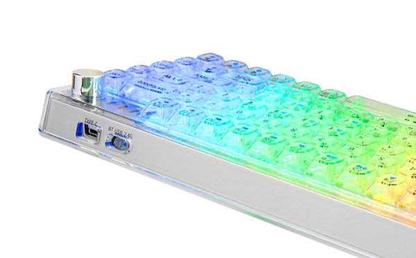 투명 텐키리스 신제품, 제닉스 마스터-9 게이밍 키보드 출시 앞둬