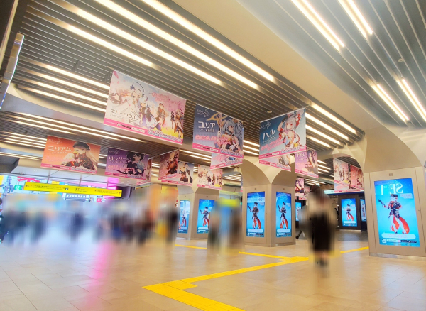 이케부쿠로역에 설치된 '에버소울' 광고