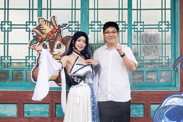 새타니 코스프레와 김동현 디렉터