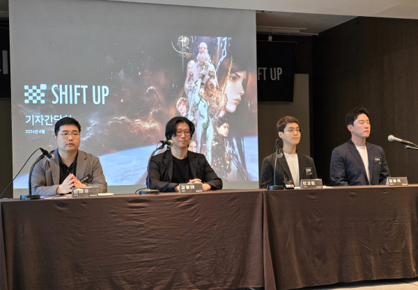 좌로부터 시프트업 안재우 CFO, 김형태 CEO, 민경립 CSO, 유준석 CBO