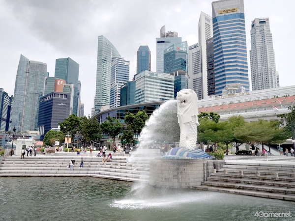 일단 싱가포르다운 사진이라는 의미에서 머라이언 공원. 행사 장소는 근처 호텔이었다.