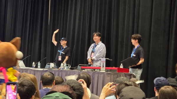 패널 토크 현장. (좌측부터) 넥슨게임즈 김용하 총괄 PD, 김국기 아트 디렉터, 작곡가 미츠키요