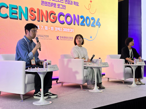 좌로부터 IP 유니버스 이한솔 작가, 넷마블 윤혜영 IP사업실장, 디앤씨미디어 박진해 본부장