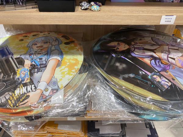 크기도 커서 활용도가 높은 시프티와 슈엔의 일러스트 러그