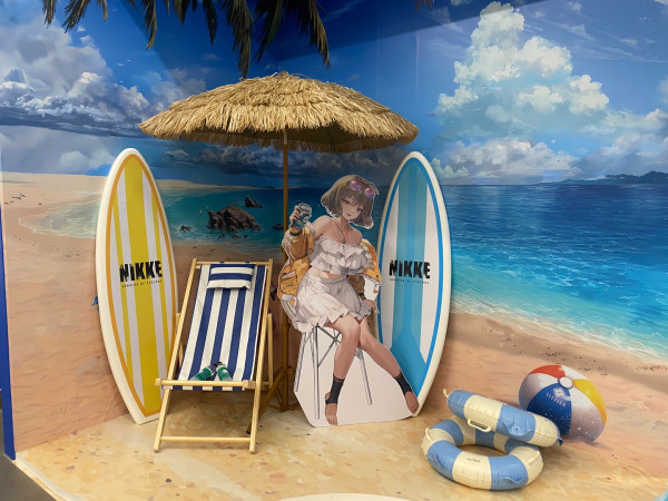 수영복을 입고 등장한 아니스 스파클링 서머