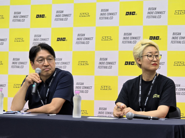 좌로부터 스마일게이트메가포트 백영훈 대표, BIC 조직위원회 서정숙 국장