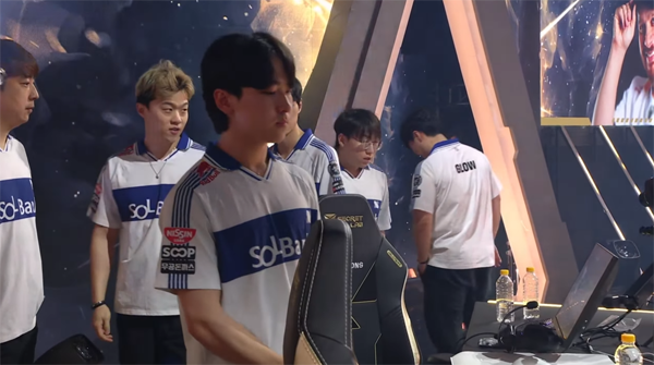 <사진> 1:2로 패배하며 시즌을 마무리지은 DRX (출처-발로란트 챔피언스 서울 중계 화면)