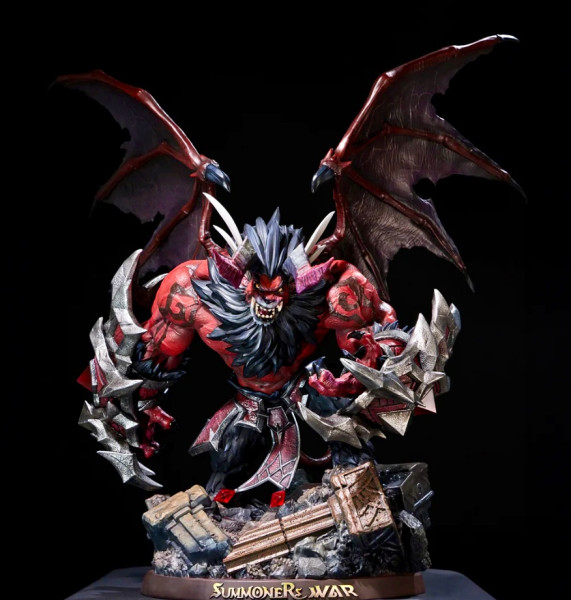 <사진> 서머너즈 워의 야수 '라칸' 프리미엄 스태츄이다. 디테일한 컬러와 정교하게 재현한 높이 약 79cm의 거대한 크기로 현실 세계로 소환됐다.