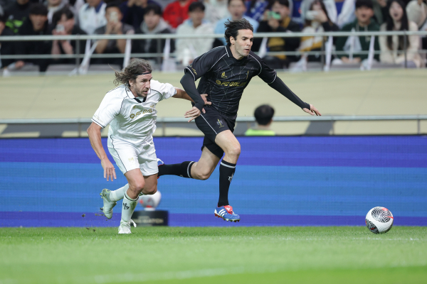 푸욜(좌)과 카카(우)