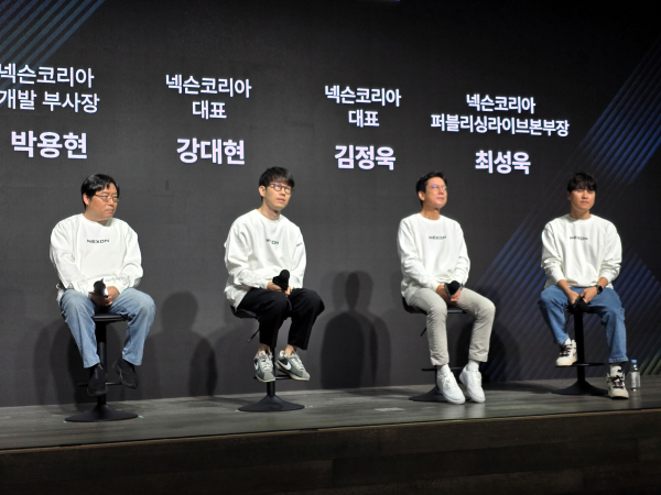 왼쪽부터 넥슨게임즈 박용현 대표, 넥슨코리아 강대현, 김정욱 공동대표, 최성욱 본부장