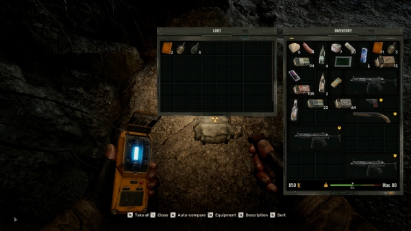 탐색 중 유품이나 시체에서 아이템 획득.