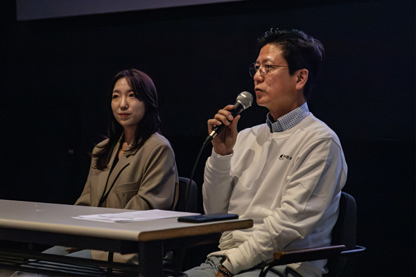 <사진> 박윤진 감독, 김정욱 넥슨재단 이사장