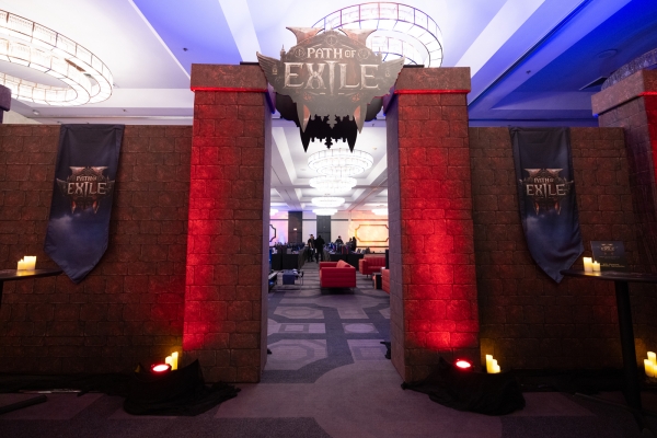 로스앤젤레스 국제공항 근처의 호텔 홀이 'POE 2' 행사장으로 바뀌었다. 거의 하루 종일 설명회와 플레이 테스트, 개발자 인터뷰가 진행됐다