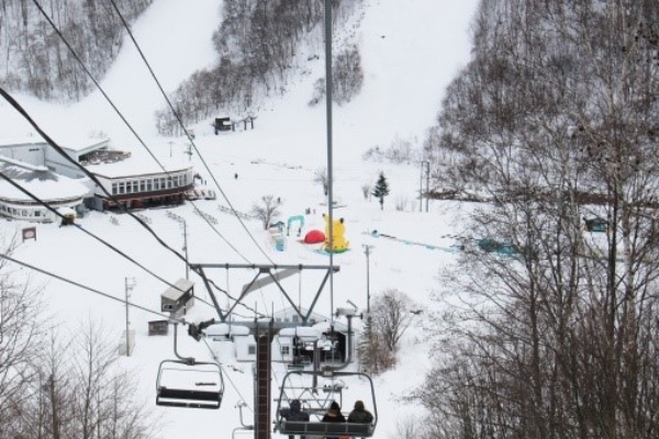 스키장 운영기간은 2024년 12월 14일부터 2025년 3월 23일까지다.