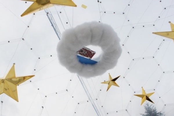 구름 속에 타이머를 세팅한 스마트폰을 놓아달라고 한다. 셔터용 리모콘을 사용하는 방법도 있다