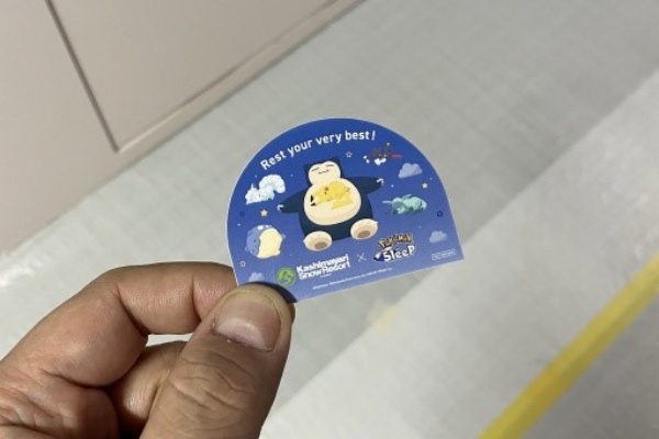 선물로 받은 스티커. 이번 콜라보 오리지널 디자인이다