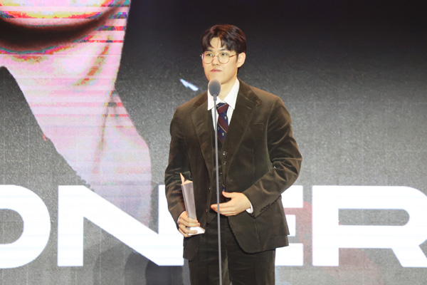 <사진> '올해의 정글 선수상'을 수상한 오너 문현준