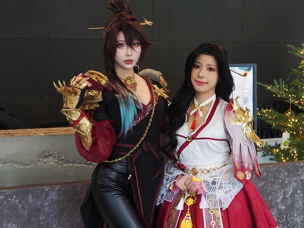 격투가 레서와 신비로운 무사 단아