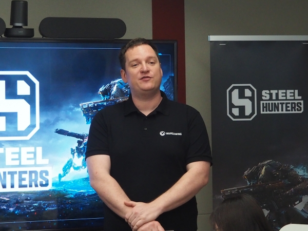 루크 니콜스(Luke Nicholls) 플레이어 인터랙션 총괄