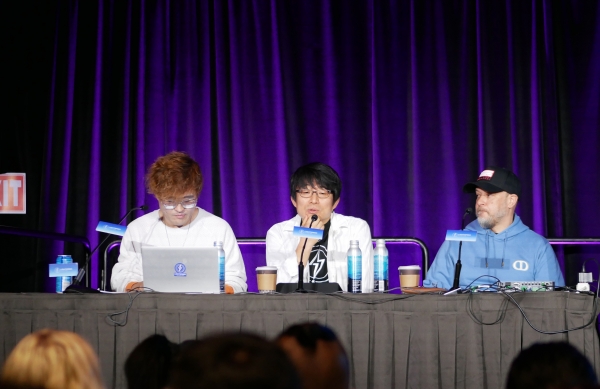 이츠노 히데아키(가운데) 대표는 '데빌 메이 크라이', '드래곤즈 도그마', '파워스톤' 등의 타이틀 제작/감독으로 유명하다. 스티브 C 마틴(오른쪽) 부사장은 '레드 데드 리뎀션', '그랜드 테프트 오토 5', '맥스 페인 3', '니드 포 스피드 언더그라운드' 등 수많은 타이틀에 기여한 경력을 가지고 있다.