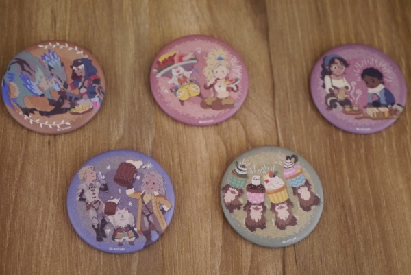 '트레이딩 크래프트 캔 배지'(총 5종, 1개 550엔)