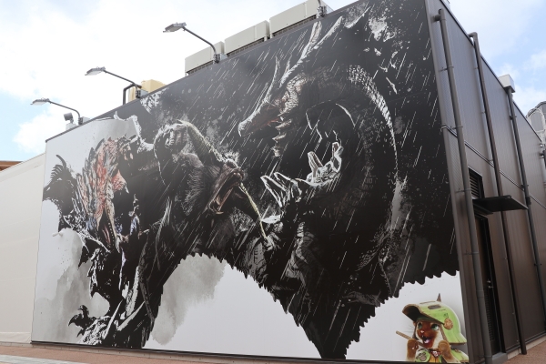 리오레우스, 라잔, 라기아크루스의 용맹스러운 모습이 그려진 벽화