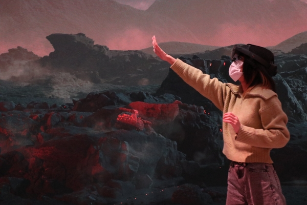 (아마도) 리오레우스에게 돌을 던지고 있다