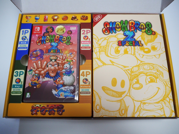 개봉하면 좌측에는 소프트웨어, 우측에는 피규어 박스가 있다.