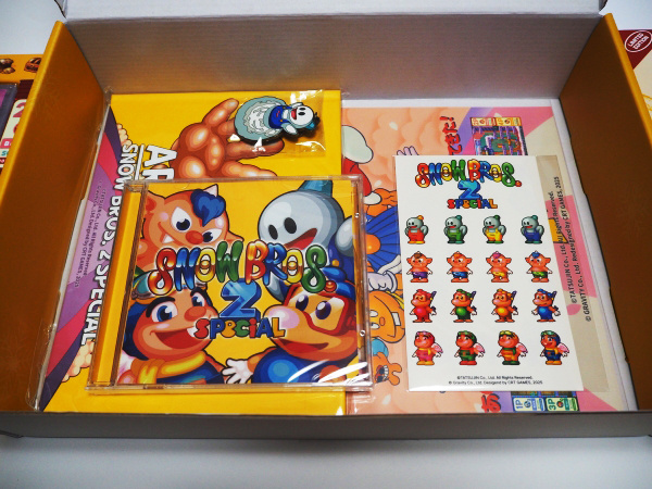 그 밑에 한정판 굿즈가 모여있다.