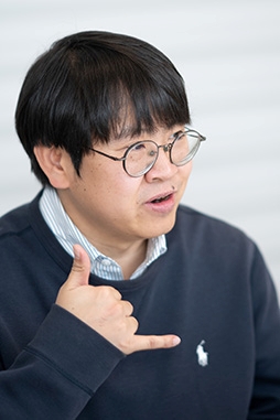 이인수 실장. '사업담당'이라고 했지만, 사실은 '사업실장(Head of Business Group Division)'이다.