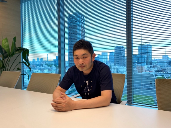 일본 총괄 프로듀서 아라이 토모카즈 씨는 일본에서 '리니지 2'하면 모르는 사람이 없을 정도로 맹활약하고 있다. 이날도 몰래 옆에서 이야기를 듣고 있었다.